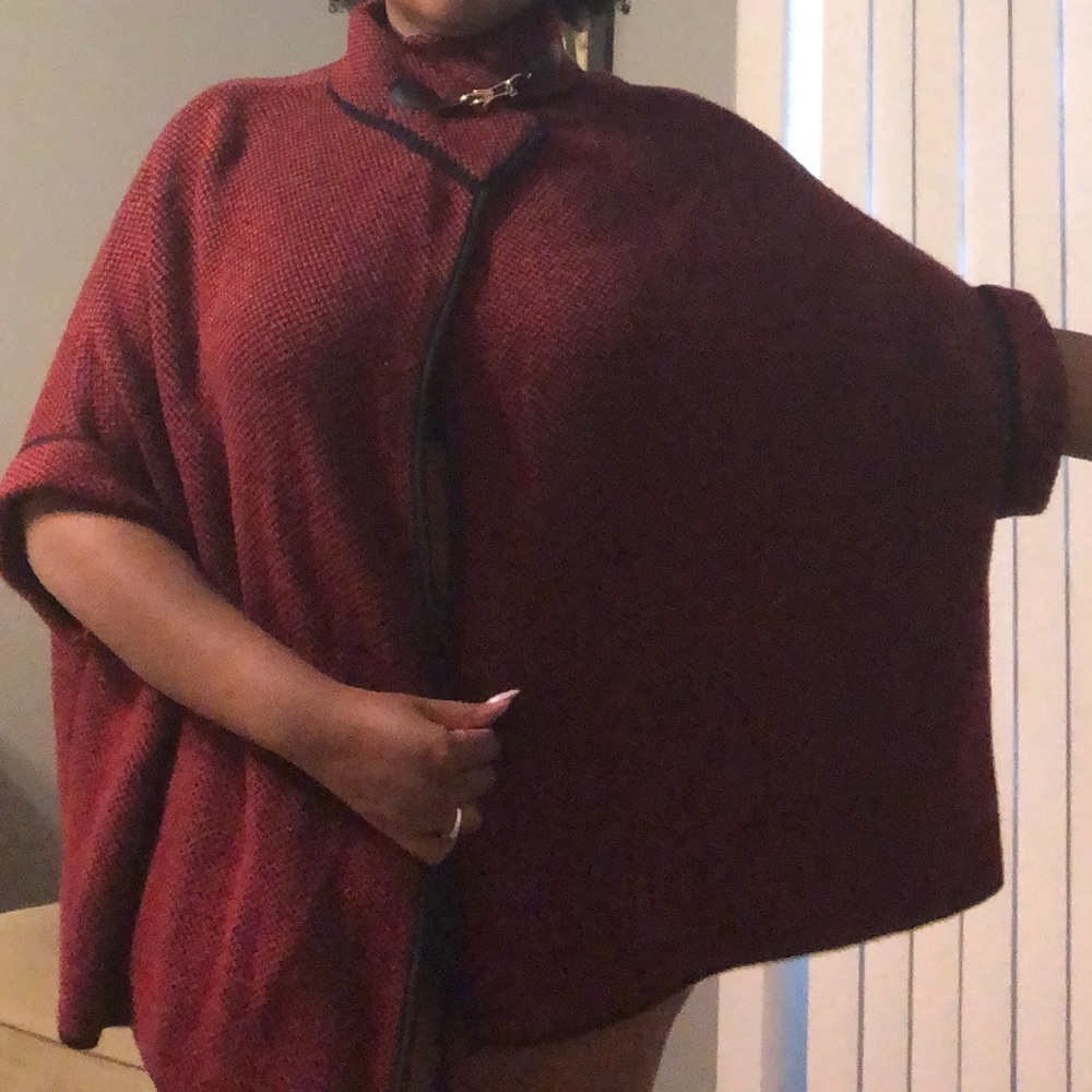 Red & black poncho sweater xl